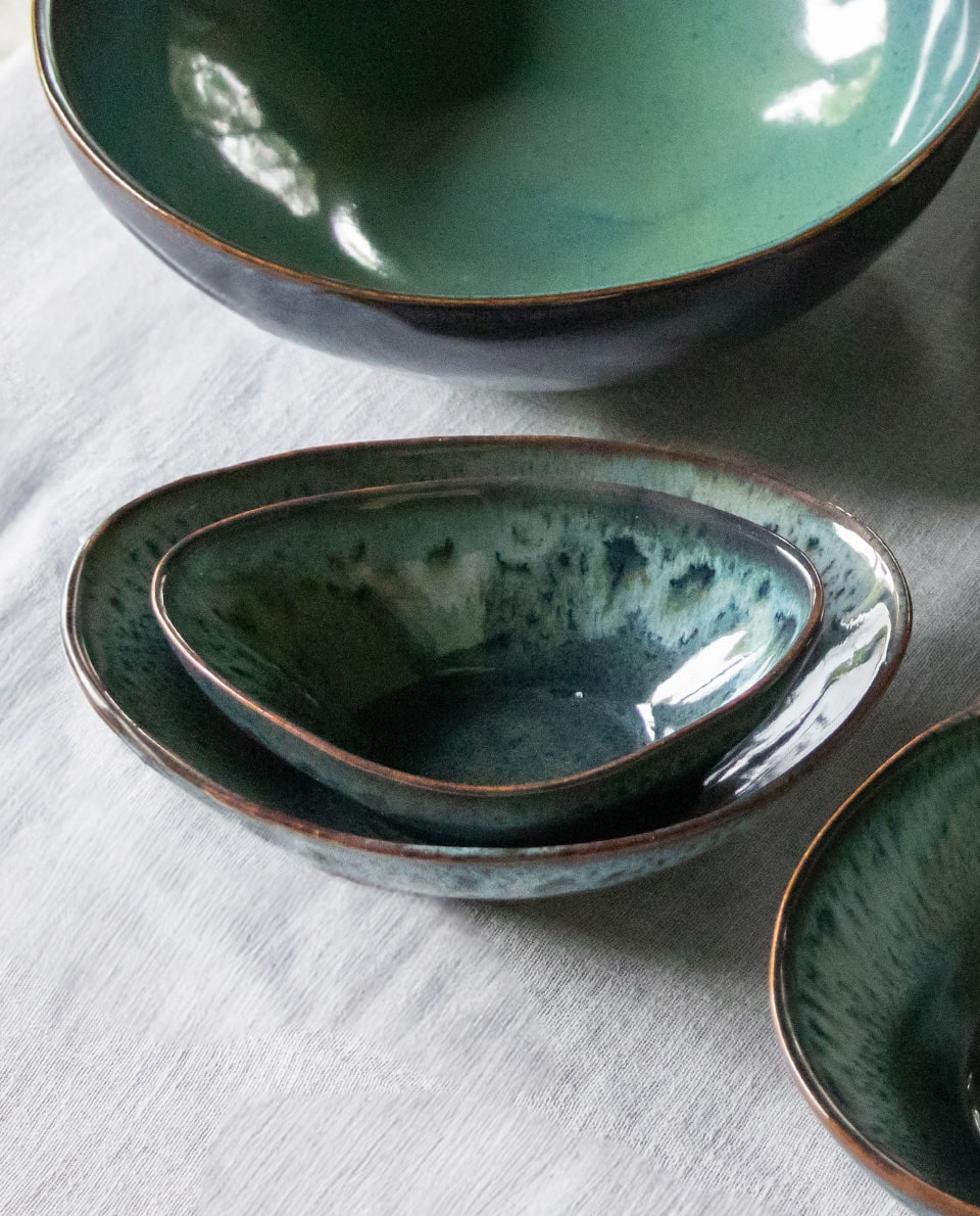 Bowl with irregular edges Belair Arctic green