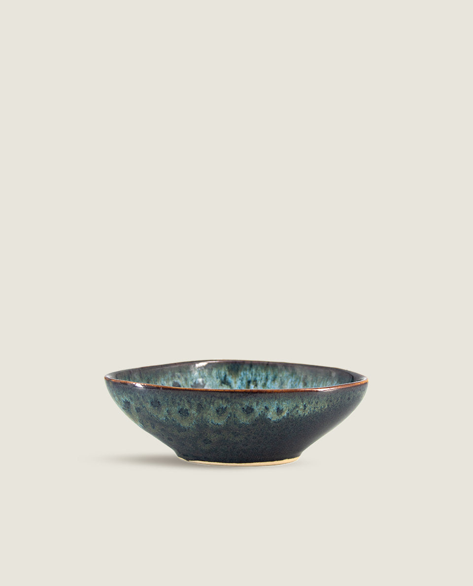 Bowl with irregular edges Belair Arctic green